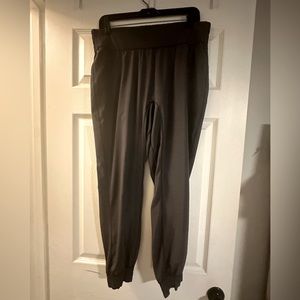Lululemon jogger women’s size 12. Between black and grey in color